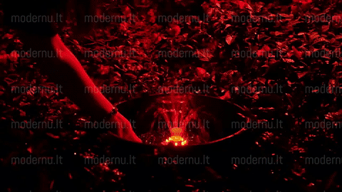 Krāsaina LED RGB strūklaka ar saules paneli