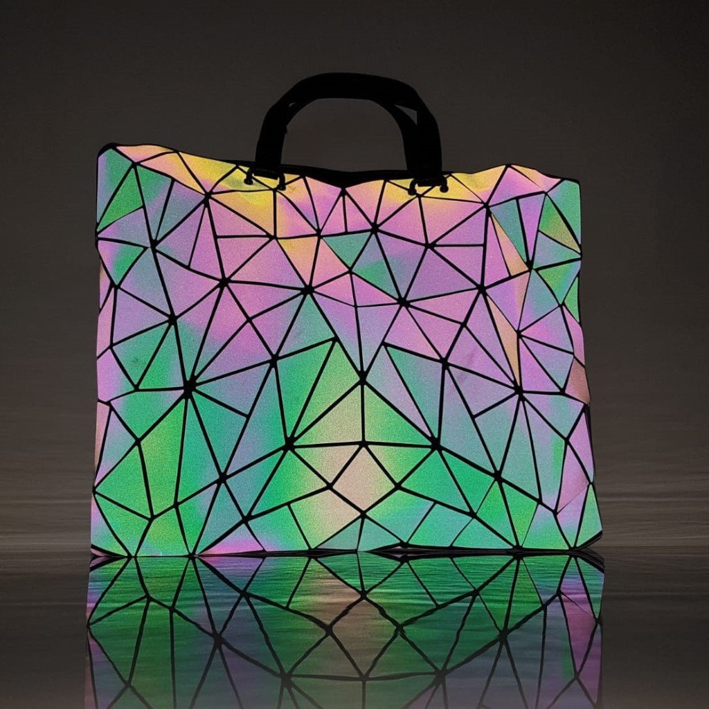 Reflektinė-spalvas-keičianti-rankinė-'Pasaka'