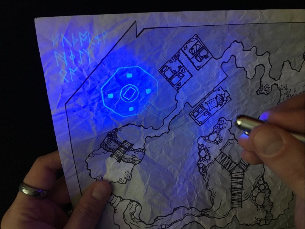 Nematomo-rašalo-rašiklis-su-UV-lempute 