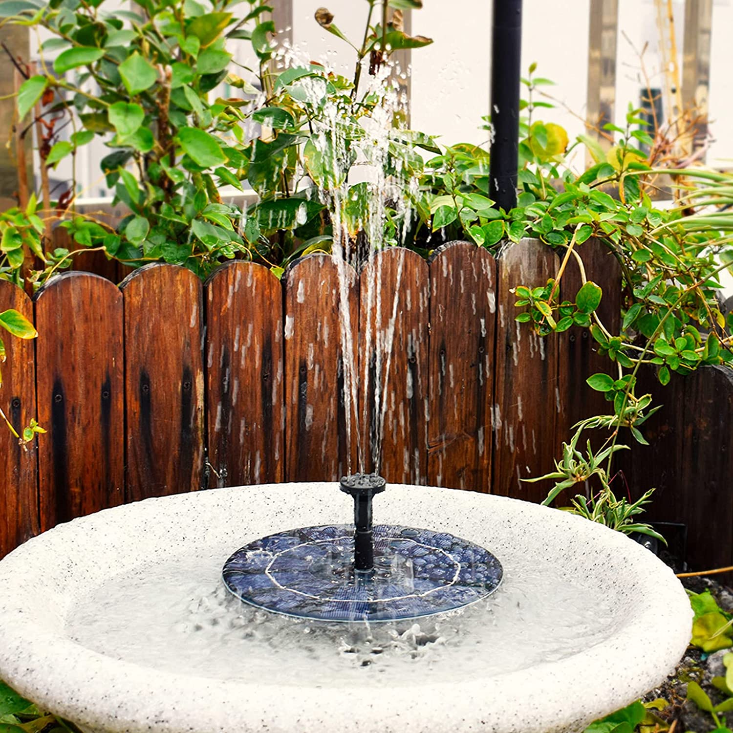 Fontanas su saulės baterija + antgalių rinkinys+modernu.lt