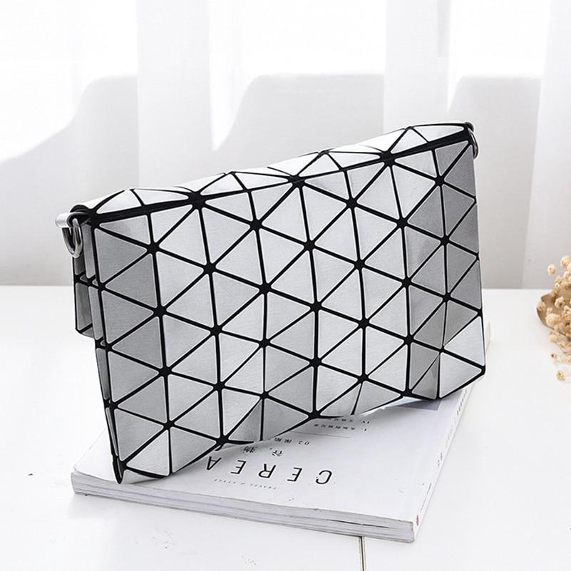 Reflektinė-spalvas-keičianti-rankinė-'Šviesa'