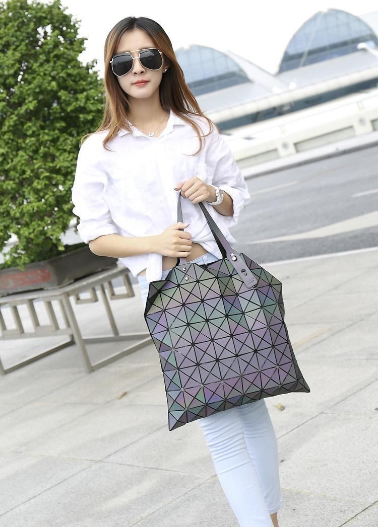 Reflektinė-spalvas-keičianti-rankinė-'Saulė'