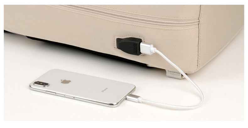 Kelioninė-kuprinė-su-USB-jungtimi-ir-apsauga-nuo-vagysčių