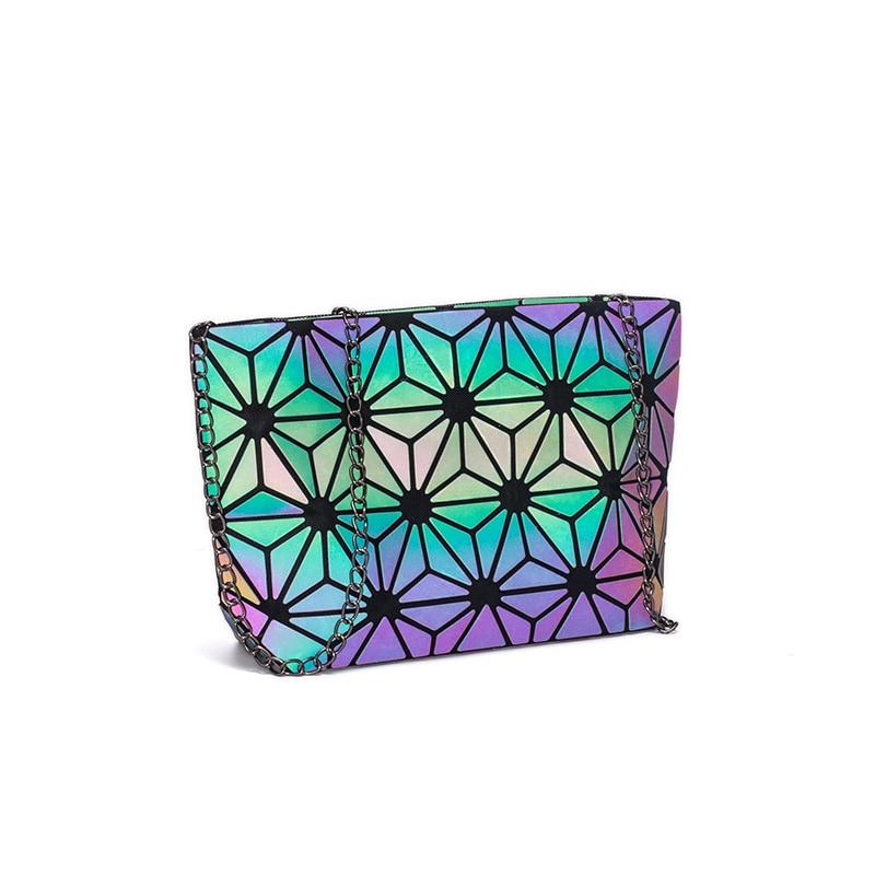 Reflektinė-spalvas-keičianti-rankinė-su-grandinėle-'Aušrinė'